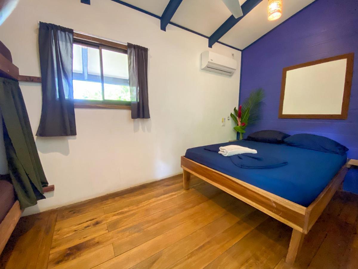Playa 506 Beachfront Hostel Puerto Viejo de Talamanca エクステリア 写真
